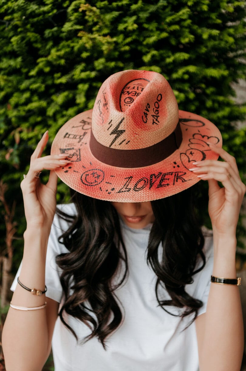 8009 HANDPAINTED ‘LOVERS’ HAT – Image 3