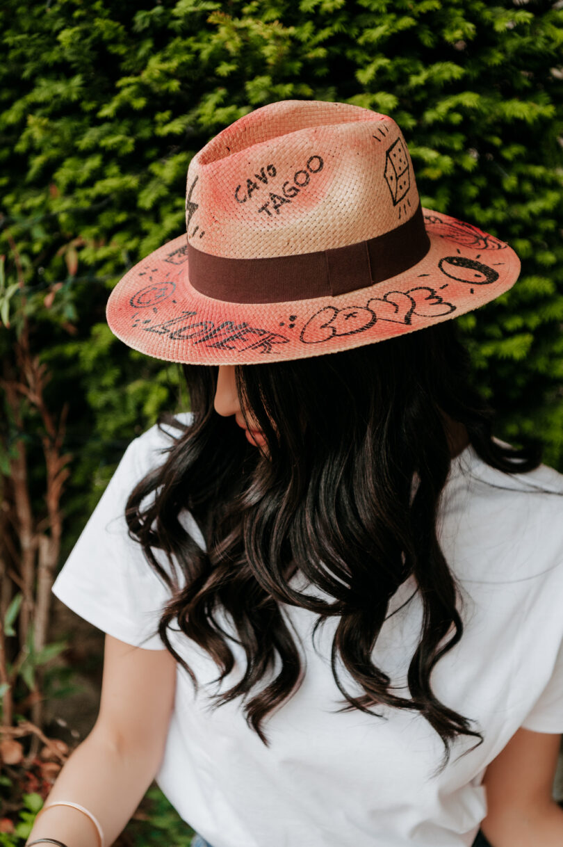 8009 HANDPAINTED ‘LOVERS’ HAT – Image 2
