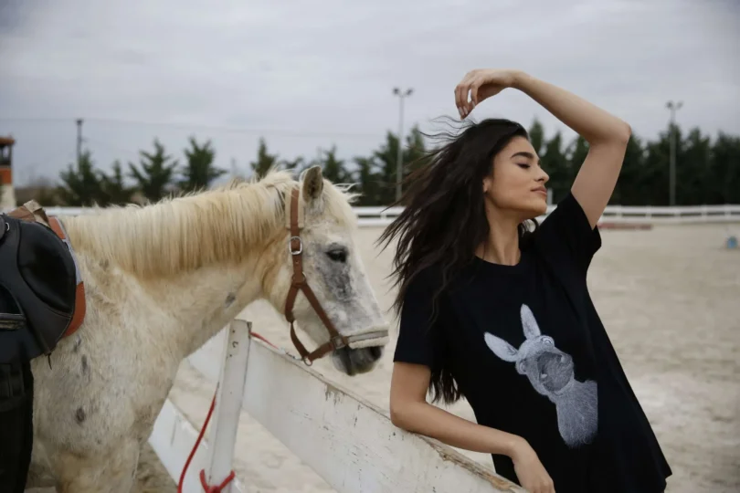 Donkey Love T-shirt 2056 – Image 3