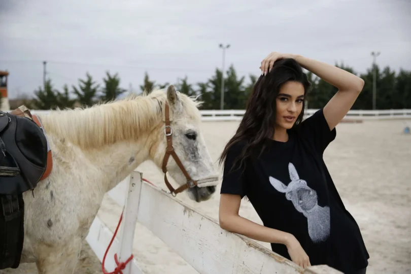 Donkey Love T-shirt 2056 – Image 4